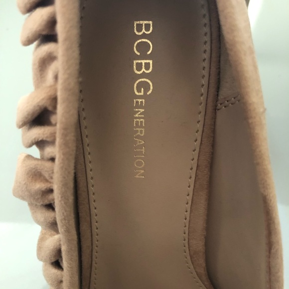 9B Hana Ruffle Pointed Toe Brown Suede Heels BCBG - Picture 6 of 8